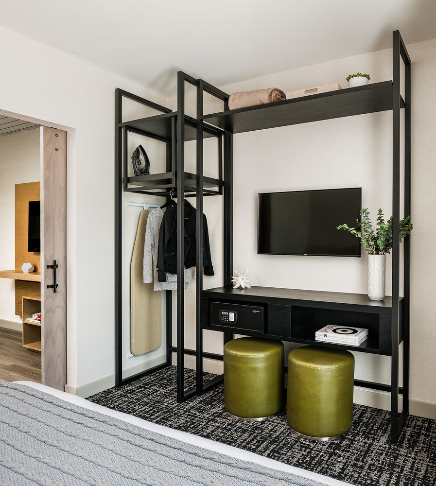 Hotel Zero Degrees Данбъри Екстериор снимка